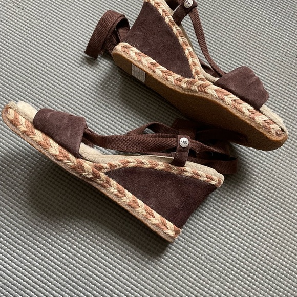 Ugg wedges size 7 women’s - Picture 4 of 5